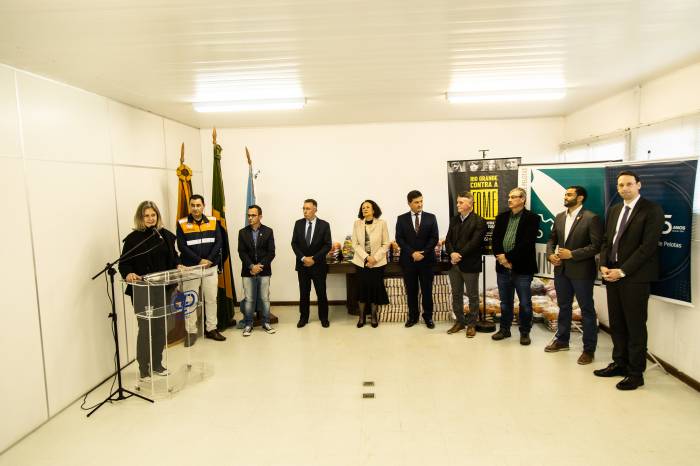 Prefeita Paula Mascarenhas participa da entrega de 4,5 toneladas de alimentos arrecadados por entidades de classe. Destinação será feita a famílias em vulnerabilidade