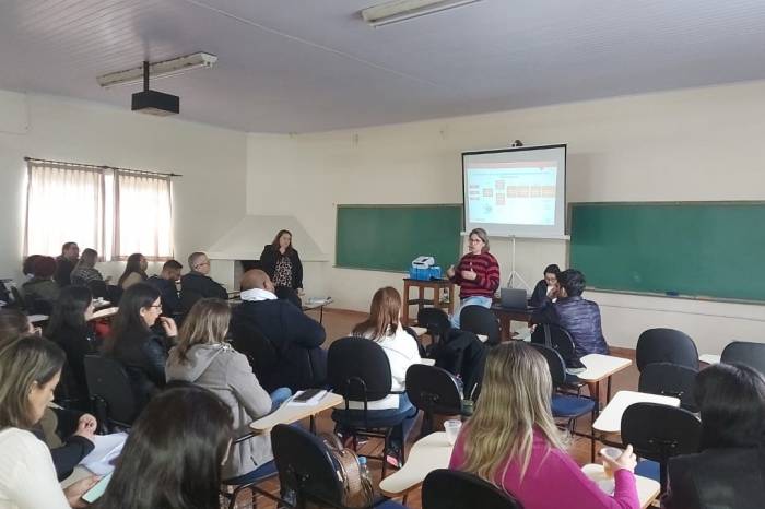 Evento reúne gestores e técnicos da área da saúde de 15 municípios da região Sul