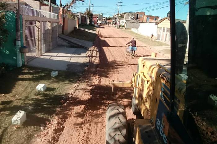 Dez vias da localidade receberão patrolamento e colocação de saibro. As ações iniciaram-se nesta segunda-feira (18)