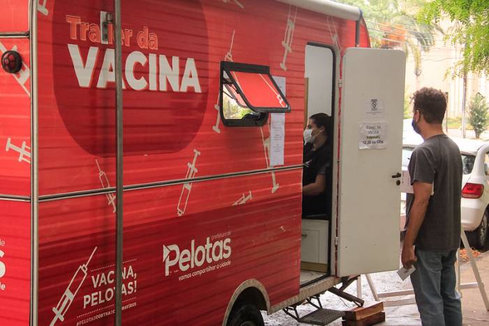 Vacinação itinerante estará suspensa na próxima semana e população deve buscar UBSs ou as bancas 16 e 17 do Mercado Central neste período