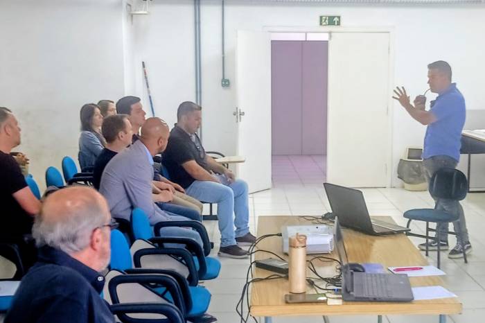 Minuta que atualiza texto foi colocada em discussão nesta terça-feira (25) para representante do Legislativo e técnicos profissionais da construção no auditório da Seurb