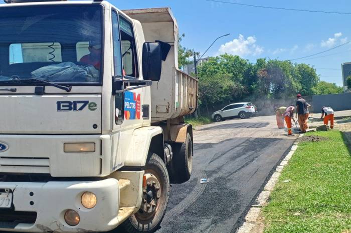 A Smop usou 15 toneladas de CBUQ para melhorar a qualidade viária de diversas ruas e da avenida Adolfo Fetter