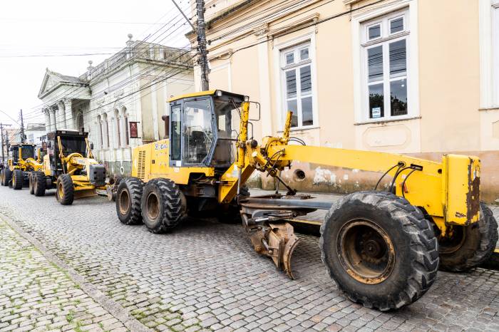 Maquinário foi locado com recursos de repasse da Câmara Municipal no valor de R$ 500 mil