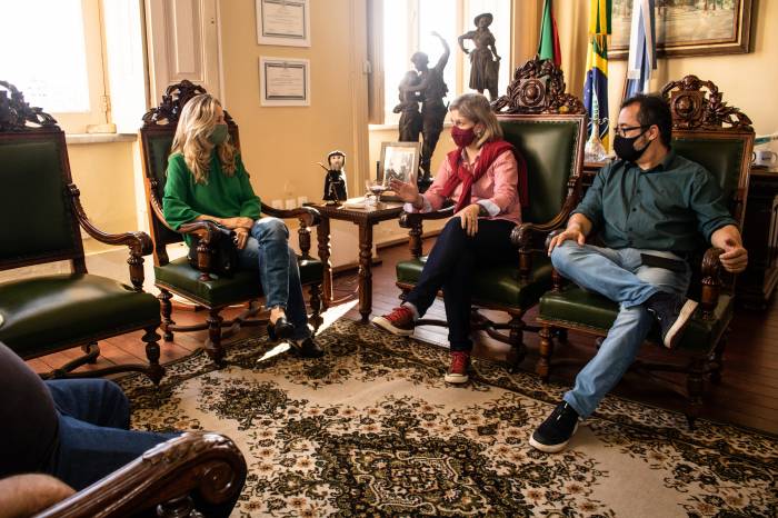 Em reunião no Paço Municipal, Marisa Schwarzer apresentou sugestões para serem realizadas em parceria com a Prefeitura
