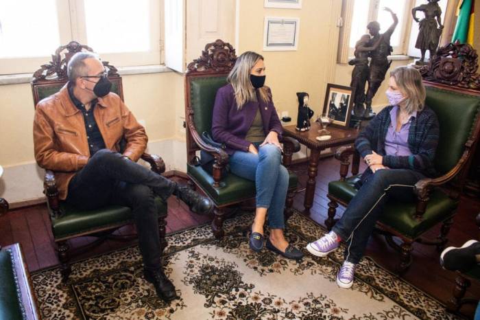 Paula e Isabela Andrade trataram de projetos em conjunto com a universidade