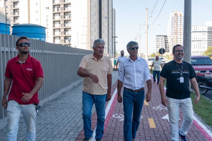 A pavimentação e sinalização de ciclofaixa em trecho de 330 metros, atrás do Shopping Pelotas, foi executada por construtora de empreendimentos no local