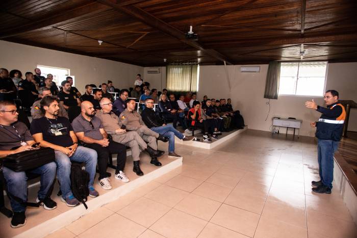 Representando a Azonasul, prefeita Paula participou do encontro que definiu o novo posto de trabalho da região