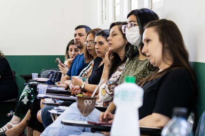 Profissionais que atuam junto a famílias com crianças e adolescentes vítimas de violência estão concluindo curso dividido em seis módulos