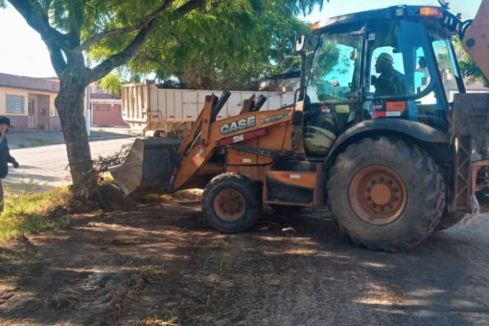 Cinco ruas foram contempladas com serviços feitos pelas equipes da Prefeitura