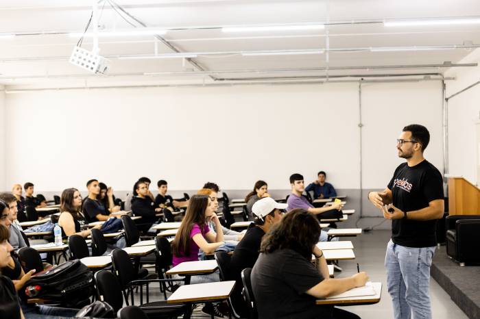 Com foco no comportamento empreendedor do público jovem, atividades oferecem capacitações e oportunidades de emprego