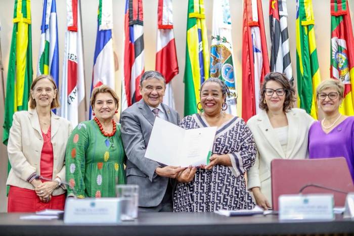 Iniciativa reconhece o cuidado como direito e responsabilidade coletiva, fortalecendo a rede de proteção social