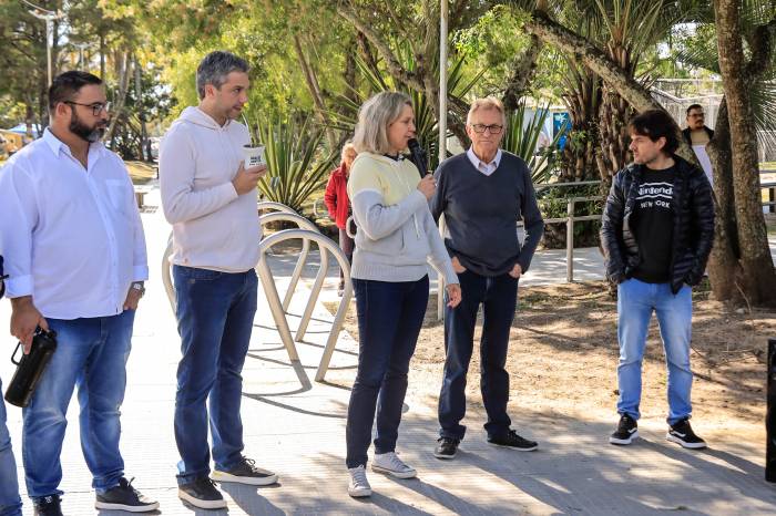 Prefeita Paula Mascarenhas faz a entrega simbólica das obras concluídas. Requalificação da área pública era uma das mais esperadas na cidade