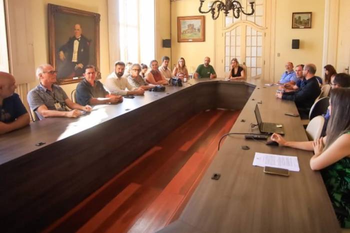 Gestora reuniu-se com membros do Comitê Gestor do Projeto, na Sala de Reuniões do Paço Municipal