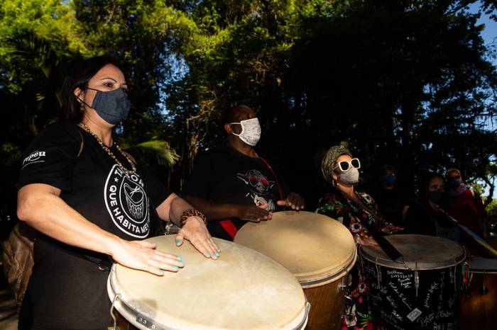 A prefeita Paula participou da celebração na praça Cipriano Barcelos. Evento integra a programação da Semana da Consciência Negra 2021