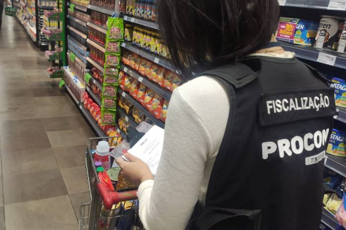 Procon Pelotas levantou valores praticados em seis estabelecimentos. Aves natalinas chegam a ter variação de 165% nos preços