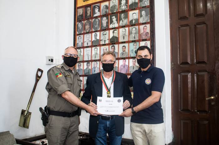 Prefeito em Exercício foi condecorado com a comenda da Polícia Militar