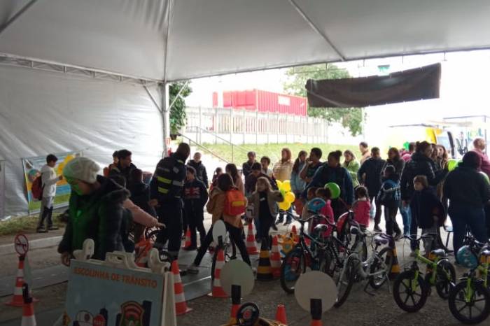Estrutura montada no estande da Secretaria de Transporte e Trânsito, no Centro de Eventos, atrai o público infantil