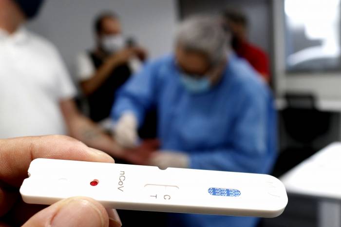 Profissionais da área da saúde, pessoas que atuam no atendimento ao comércio e aposentados estão em maior número entre os casos confirmados com Covid-19