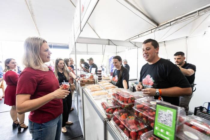 Paula confere o sucesso de todos os espaços do evento no Parque Morada do Sol