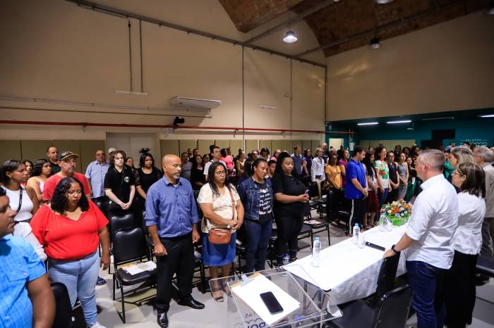 Cerca de 75 alunos receberam os certificados de conclusão em nove cursos profissionalizantes oferecidos pelo Município