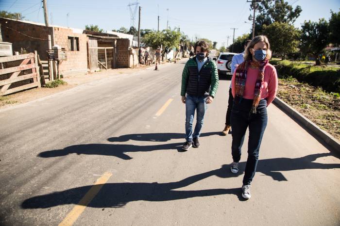 Mais de 7 quilômetros de vias, em diversas áreas, serão beneficiados com obras de pavimentação em asfalto ou TSD e mais sinalização