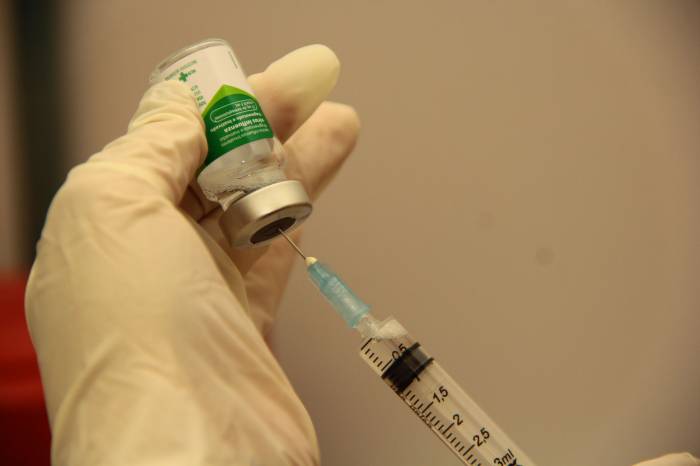 Crianças de até 6 anos, gestantes e pessoas com idades entre os 55 e 59 anos são os grupos que ainda estão abaixo da meta de vacinação no município