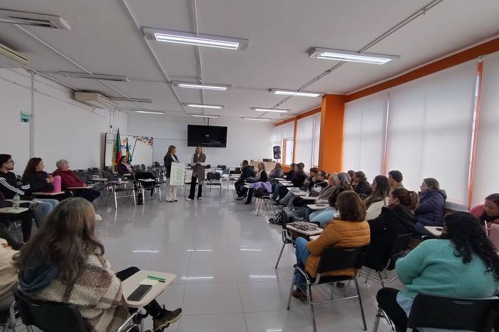 Encontro reuniu 40 assistentes sociais e psicólogas