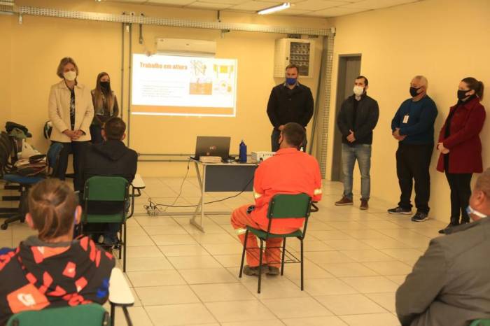 Sete integrantes do projeto de ressocialização participaram da capacitação, que visa prepará-los para a execução segura de atividades em altura