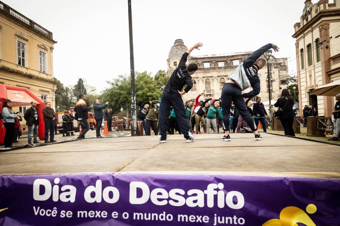 Iniciativa promovida pelo Sesc, com o apoio da Prefeitura, oferece aulas abertas, passeios ciclísticos e caminhadas ao longo desta quarta-feira