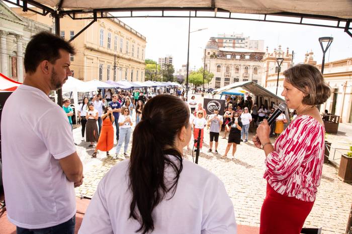 Evento reuniu entidades filantrópicas e projetos sociais nesta terça-feira (29), no Largo do Mercado