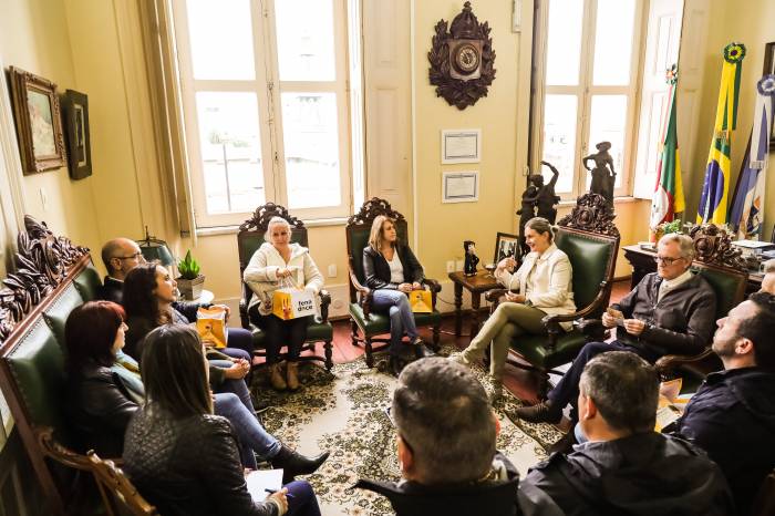 Prefeita Paula recebeu representantes da Câmara dos Dirigentes Lojistas de Pelotas, que formam a comissão responsável por organizar o evento