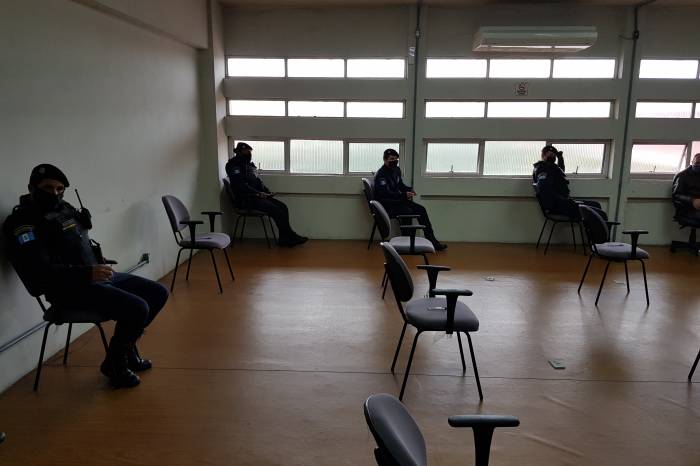 Nova legislação, que passa a valer a partir do próximo dia 16, também prevê penalidades a quem promover aglomerações