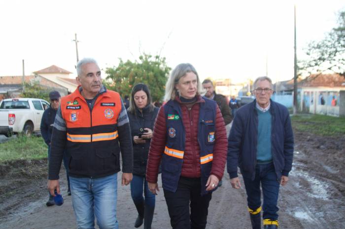 Ao todo, mais de 150 pessoas continuam fora de casa na comunidade de pescadores