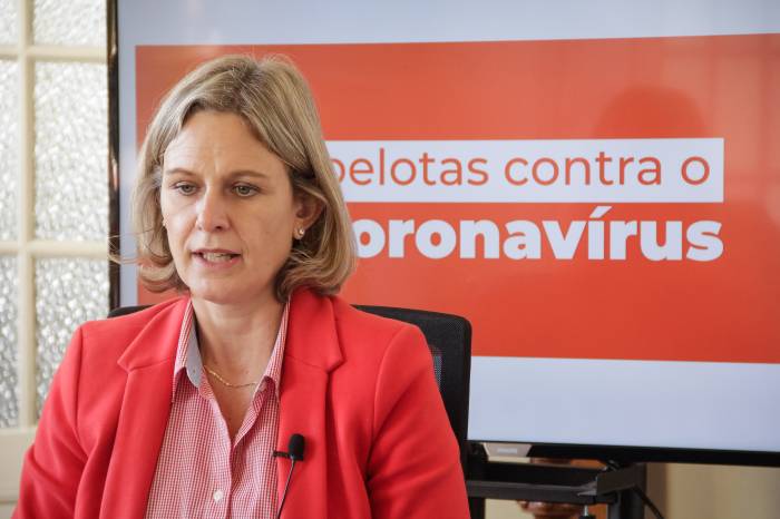 Em transmissão de vídeo ao vivo, a prefeita Paula Mascarenhas anunciou decisão para conter o avanço da Covid-19