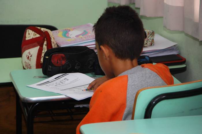 Podem participar pessoas formadas ou cursando Pedagogia, que irão atuar como assistentes de alfabetização em turmas de 1° e 2° anos do Ensino Fundamental. O programa do governo federal Tempo de Aprender oferece ajuda de custo aos voluntários