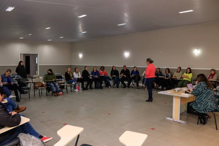 Unidades que constituem a rede de Atenção Primária em Saúde de Pelotas passarão pela qualificação com Linhas de Cuidado e Atendimento Coletivo, com base na educação permanente de profissionais