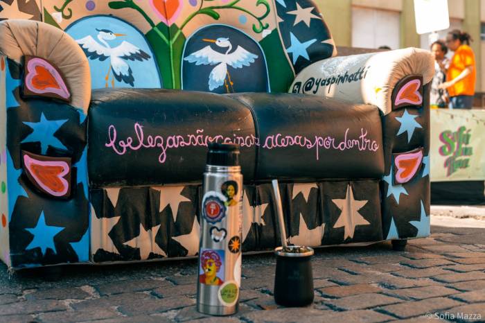 Com atrações nacionais e internacionais, o Sofá abraça a latinidade à 13 anos, antes de ser moda mundial