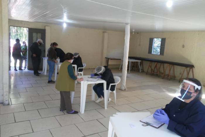 Foram 140 famílias beneficiadas com alimentos não-perecíveis e frescos