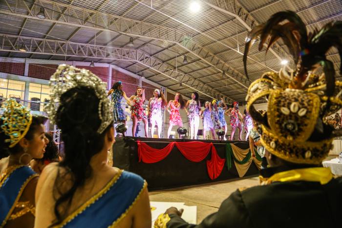 Primeiro lote de mesas para quatro pessoas começou a ser comercializado, nesta segunda-feira (26), ao valor de R$60