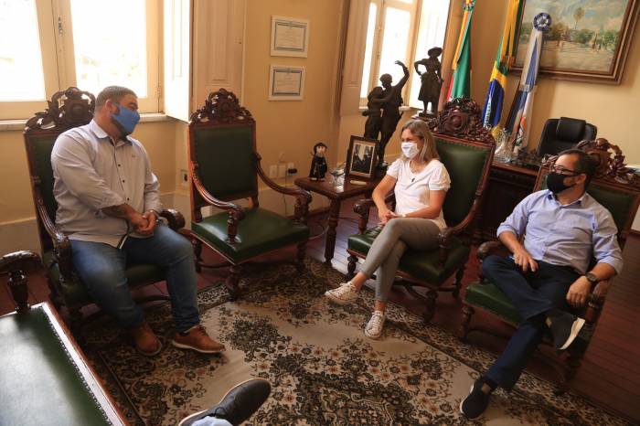 Paula e Márcio Santos falaram dos locais para receber o espaço e encaminharam a necessidade de busca por investimentos para a construção do complexo