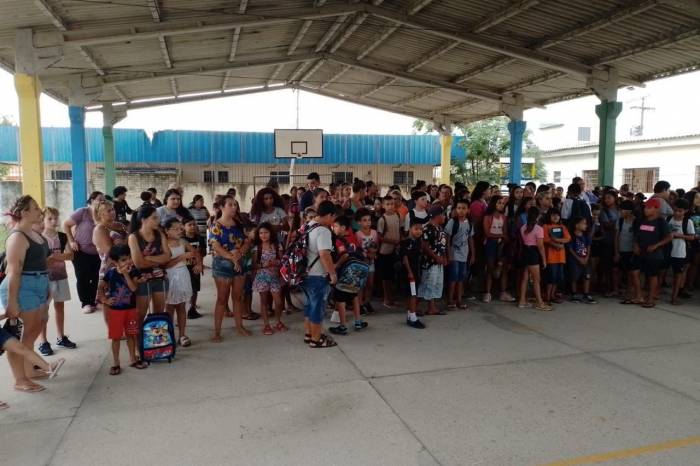 Iniciativa promoveu momento de integração para a comunidade escolar no primeiro dia de aula