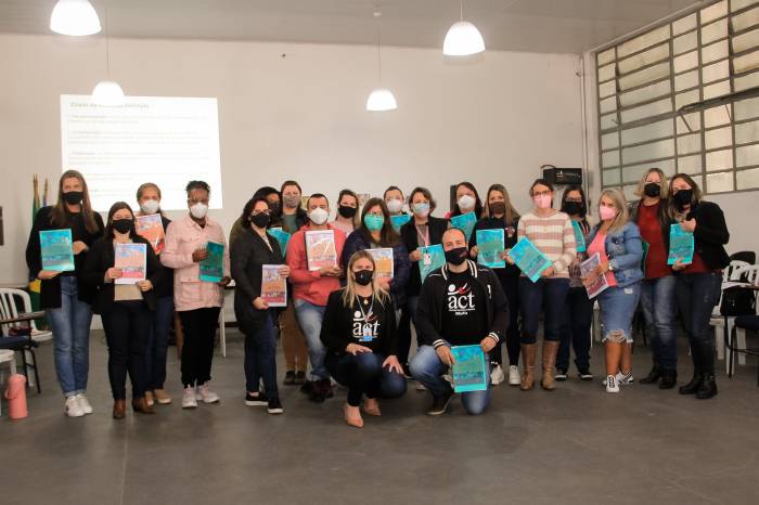 Nova turma de facilitadores do programa do Pacto Pelotas pela Paz é composta por coordenadoras de instituições de ensino infantil do Município e profissionais da Susepe, que darão continuidade ao ACT no sistema prisional