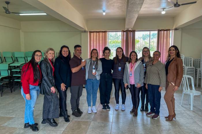 Visita abordou os processos e desafios da alfabetização com representantes da Secretaria de Educação do município de Picada Café