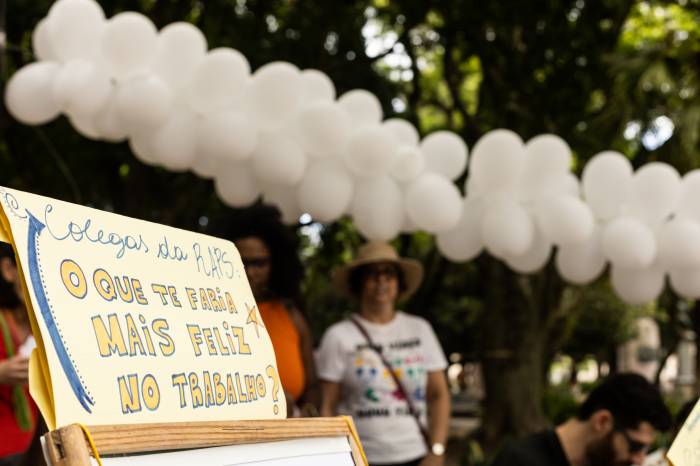 Evento que integra ações do Janeiro Branco contou com entrega de panfletos informativos, atividades físicas e apresentações musicais de usuários dos Caps