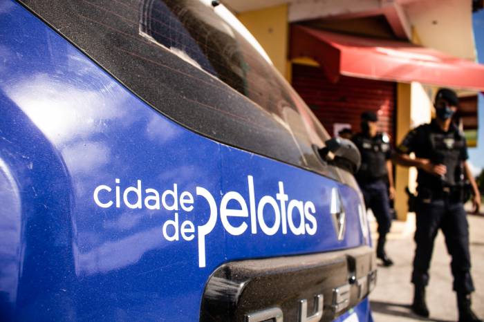 Quatro festas clandestinas foram flagradas durante o lockdown. Forças de segurança aplicaram cerca de 120 autuações por descumprimento de decreto municipal