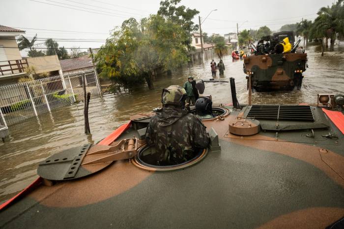 Com capacidade de atuação em terra e água, duas unidades do equipamento somam-se ao trabalho das equipes de resgate em áreas de inundação