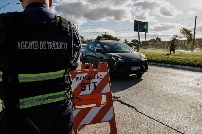 Agentes de Trânsito participam de uma operação de fiscalização e conscientização integrada alusiva à campanha Maio Amarelo