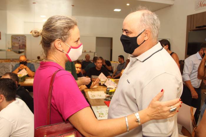 Paula prestigiou o ato, na Doceria Monalu, no Centro da cidade