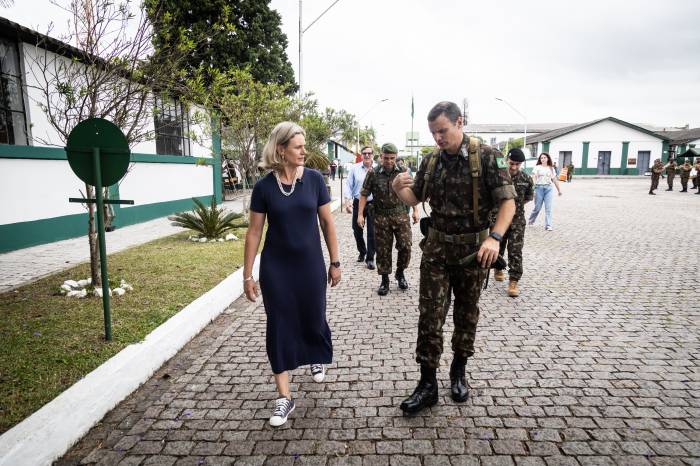 Solenidade reuniu autoridades civis e militares no quartel do Exército