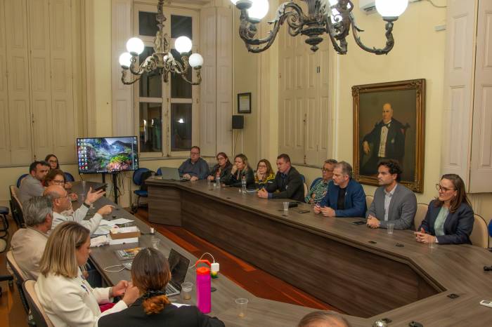 Prefeito e titular da SMS cumpriram agenda sábado (30), em Pelotas, com o secretário de Atenção Especializada do Ministério da Saúde, Mozart Sales. Modelo de gestão, processo de financiamento e aquisição de equipamentos dominaram a pauta
